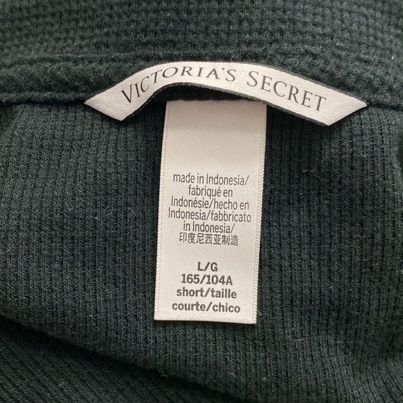 Victoria’s Secret | Short Black Raglan Sleeve Knit Top - Picture 3 of 9